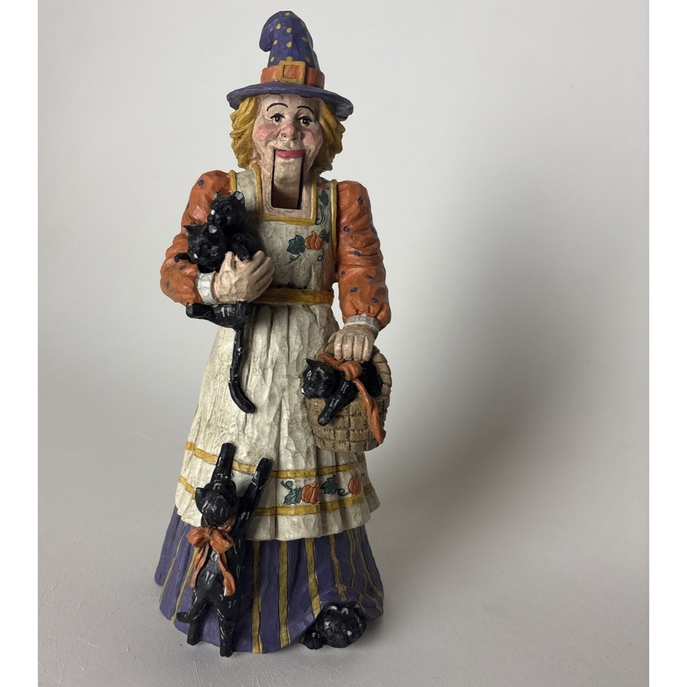 HALLOWEEN NUTCRACKER 10" Witch Holding Black Cats